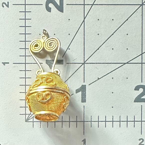 Midcentury Chinese gold plated filigree mesh lantern secret locket box pendant - Picture 8 of 8